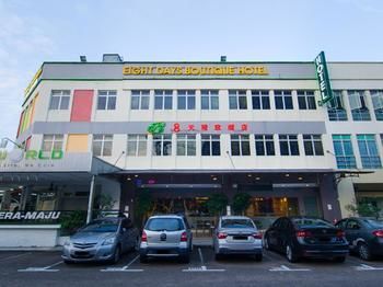 8 Days Boutique @ Mount Austin Jb
